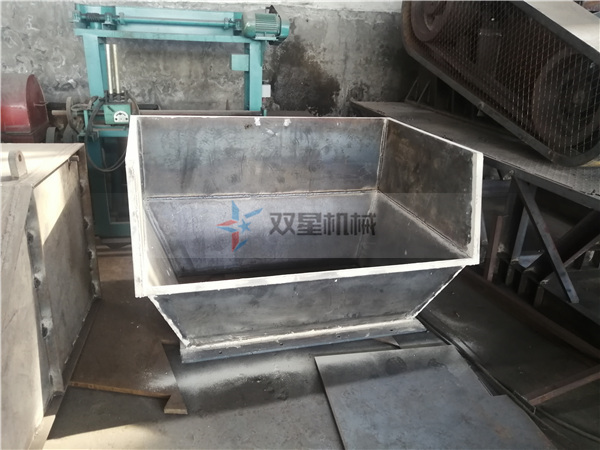 <a href='http://m.revieve.com.cn/ssxl/10.html' target='_blank'><span>金屬撕碎機(jī)</span></a>進(jìn)料斗