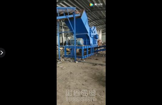 <a href='http://m.revieve.com.cn' target='_blank'><span>金屬破碎機(jī)</span></a>1600型設(shè)備現(xiàn)場(chǎng)