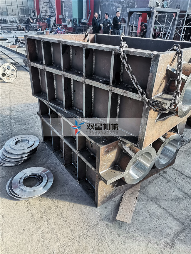 <a href='http://m.revieve.com.cn/ssxl/10.html' target='_blank'><span>金屬撕碎機(jī)</span></a>撕碎箱體實拍